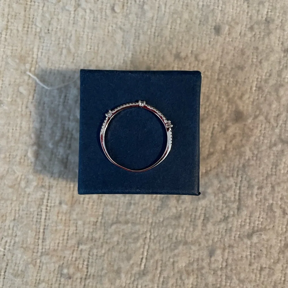 Dainty Sterling Silver Ring - size 8 - Picture 4 of 4
